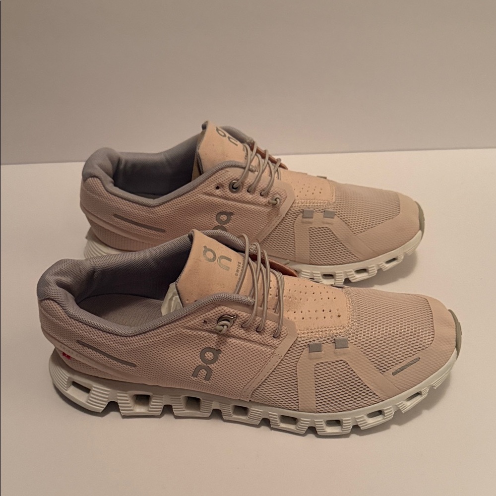 On Running Women's Athletic Cloud 6 color chart is orchid and fade - Picture 2 of 13
